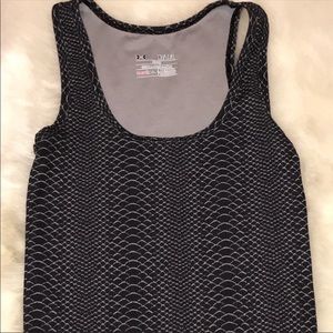 EUC Under Armour Fitted Tank, Black & White XS‎